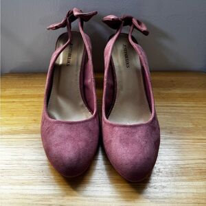 Just Fabulous Velvet Pink Women's Shoes Size 11
With Bow Design in the back
